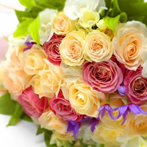 バラを生かす華道でモダンデザインをマスター
